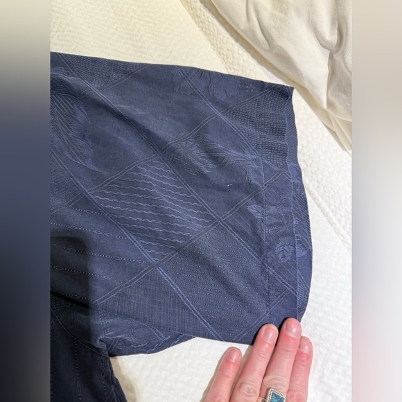 Tommy Bahama silk Navy Blue Short Sleeve Button-Up Shirt size XL - Picture 5 of 7